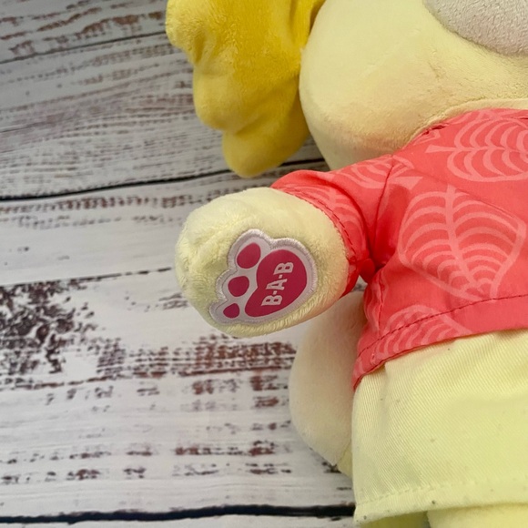 Build-A-Bear Animal Crossing: New Horizons Isabelle plush toy - Picture 5 of 6